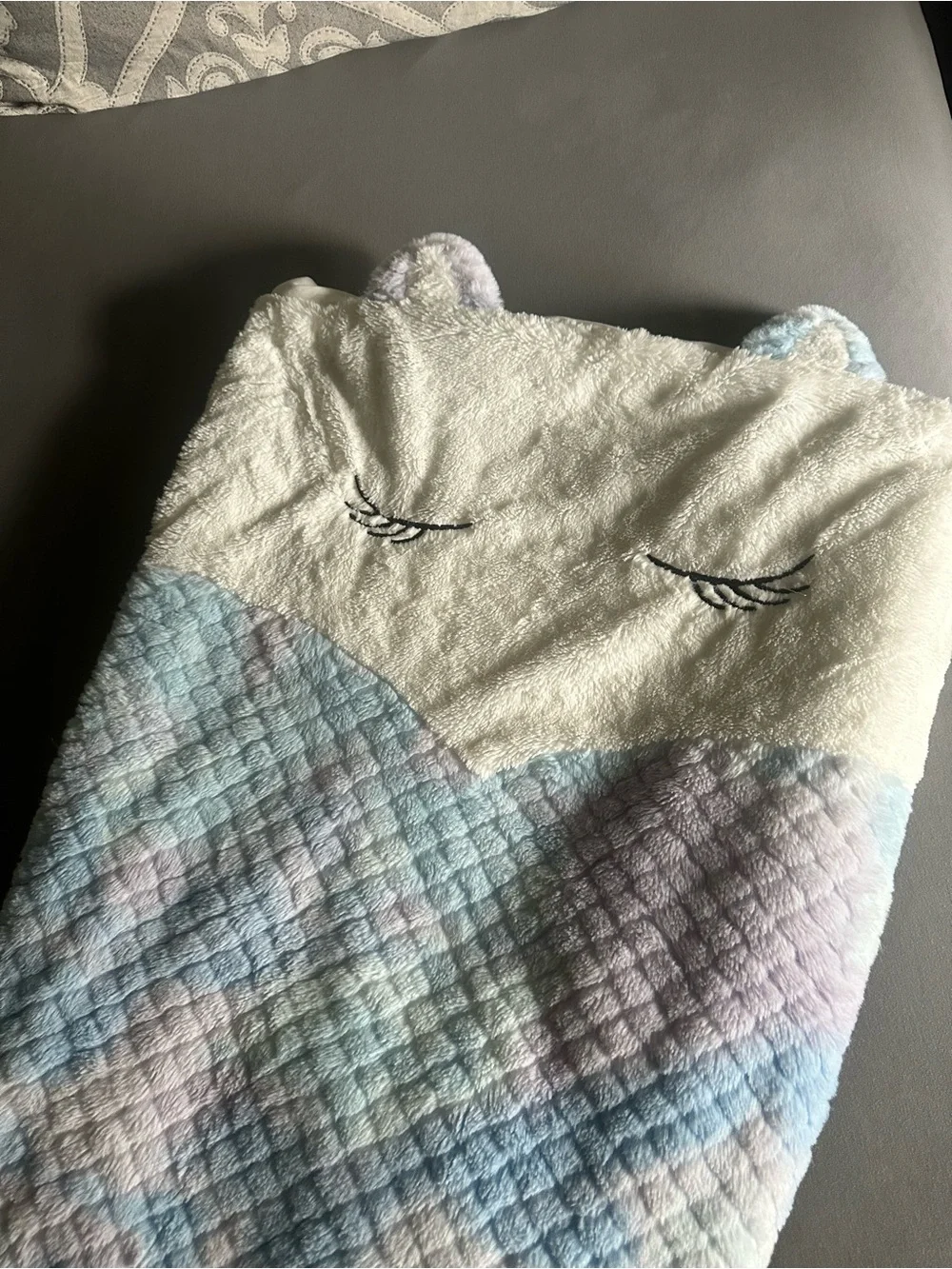 Jessica Simpson Plush Kids Blanket - Light Blue and White